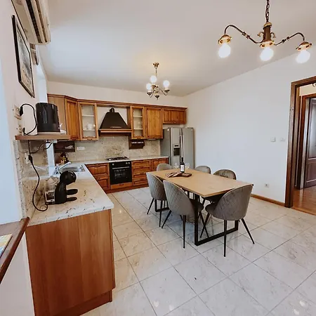 Nono Ban West Coast * スプリト