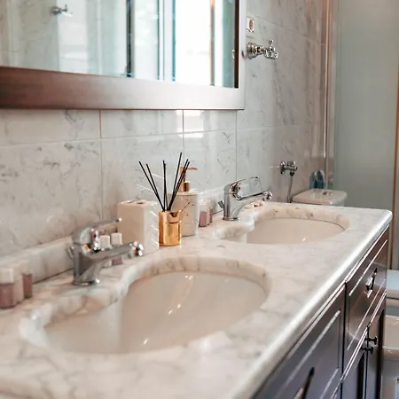 Nono Ban West Coast Split