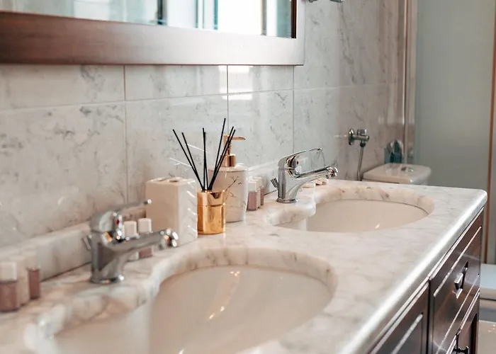 Nono Ban West Coast Split