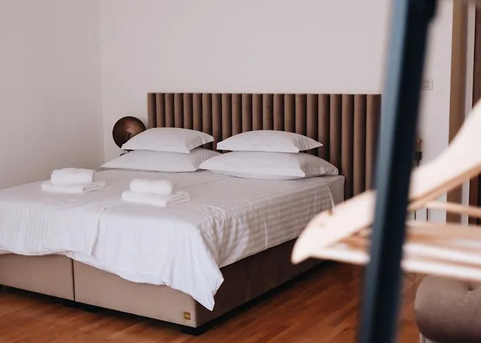 Nono Ban West Coast Split